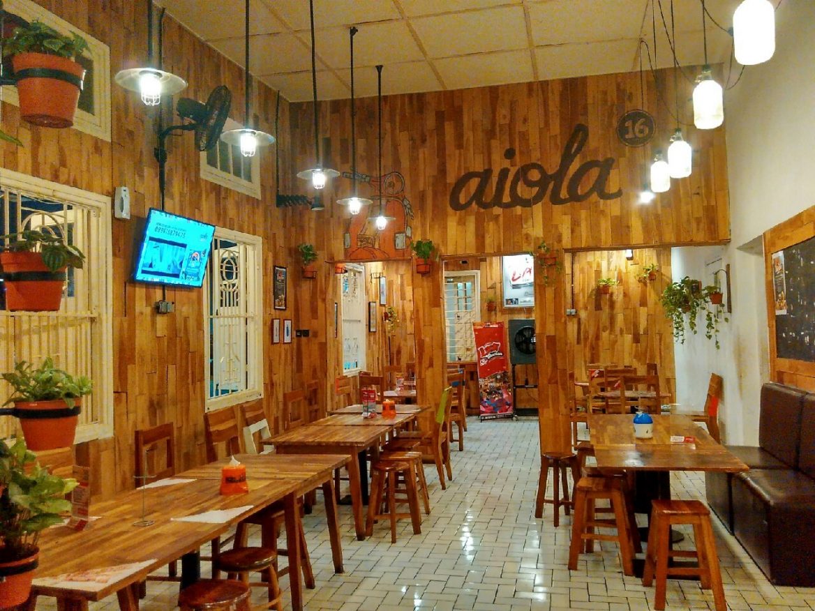 Rental Mobil Surabaya ke Aiola Eatery