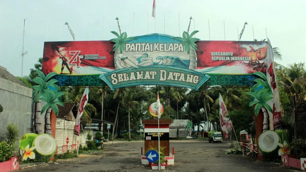 wisata pantai kelapa