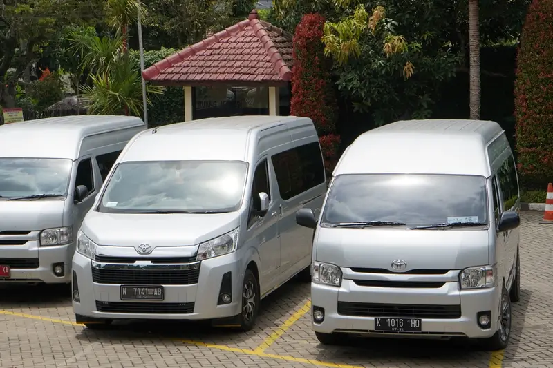 perbedaan toyota hiace