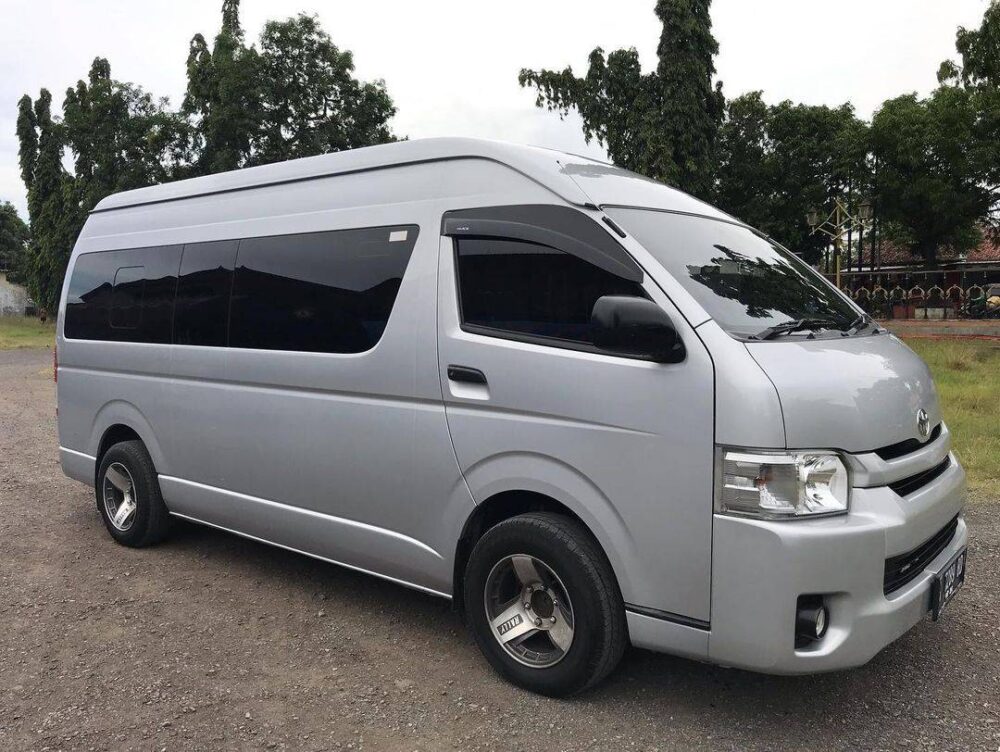 toyota hiace commuter