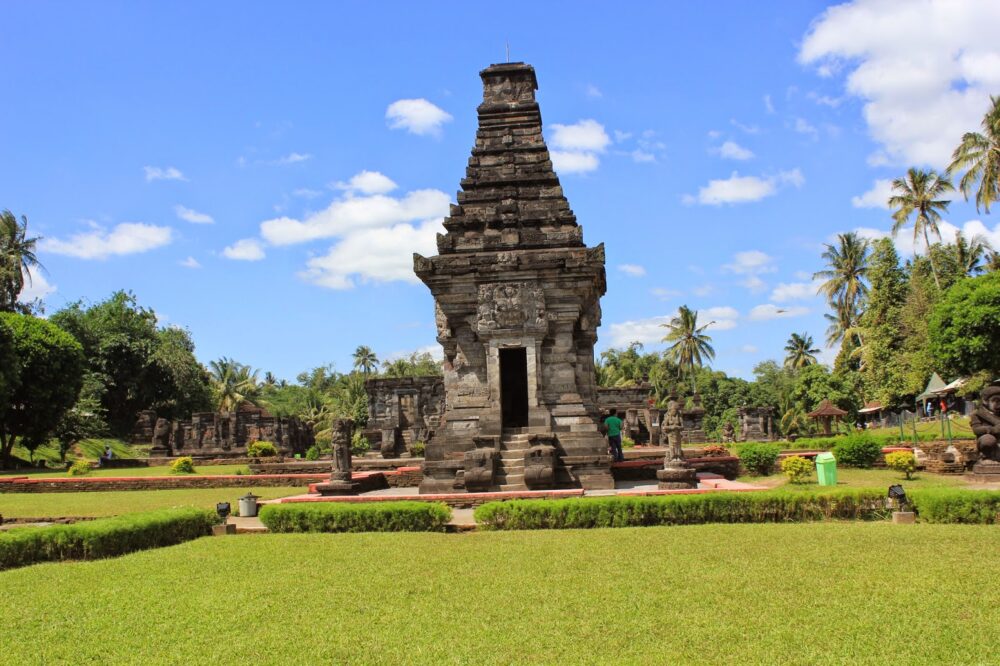 wisata candi di jawa timur